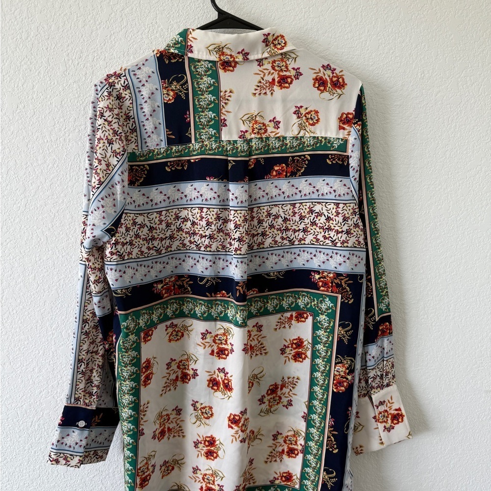 Vici Printed Satin Button Down Tunic Small - image 8